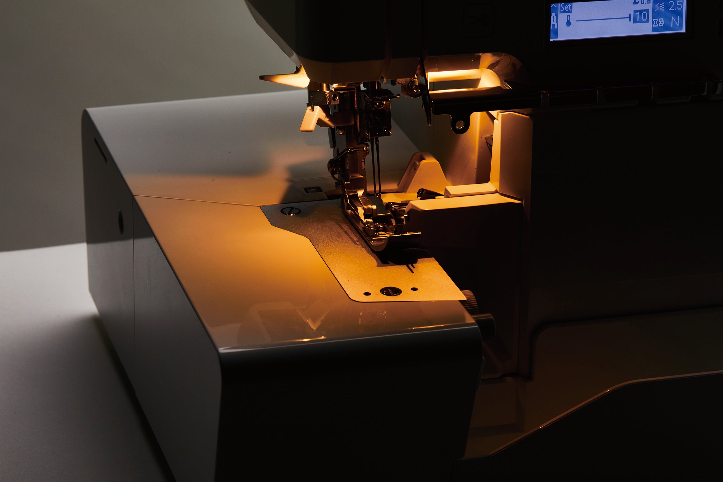 JUKI Akane MO-3000QVP Overlock Serger