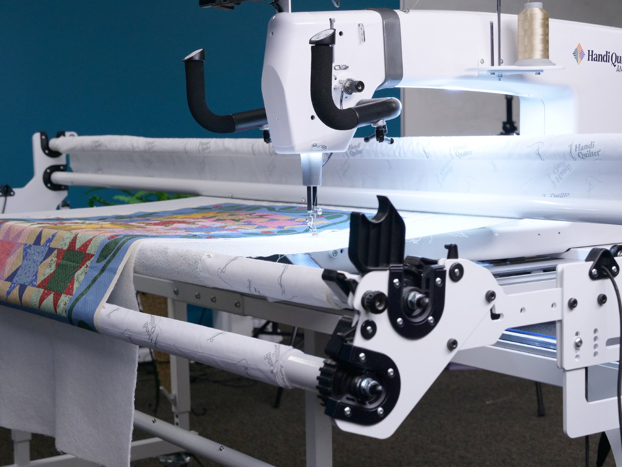 HQ Amara 20-Inch Longarm Quilting Machine