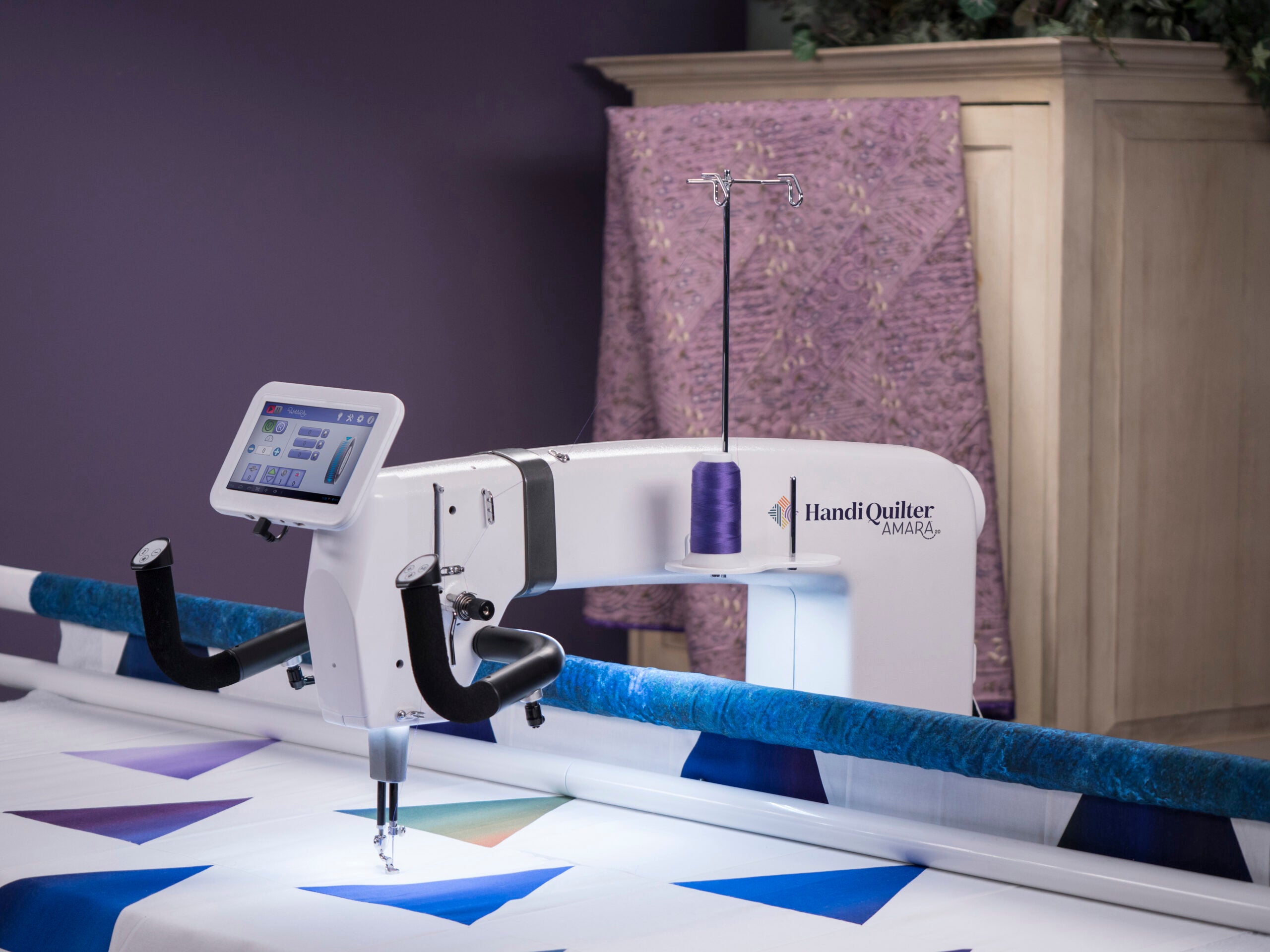HQ Amara 20-Inch Longarm Quilting Machine