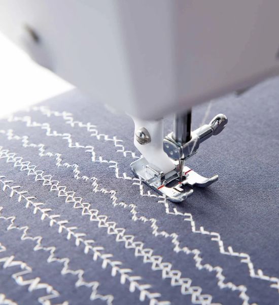 Refurbished HUSQVARNA® VIKING® ONYX™ 25 Sewing Machine