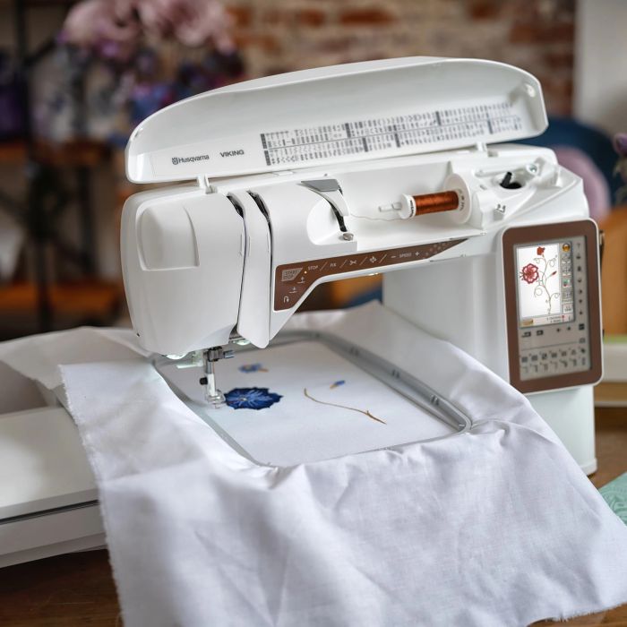 HUSQVARNA® VIKING® DESIGNER TOPAZ™ 40 Embroidery Unit