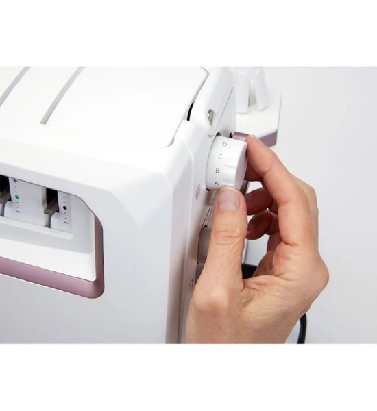 HUSQVARNA® VIKING® AMBER™ Air S | 500 Coverlock Machine