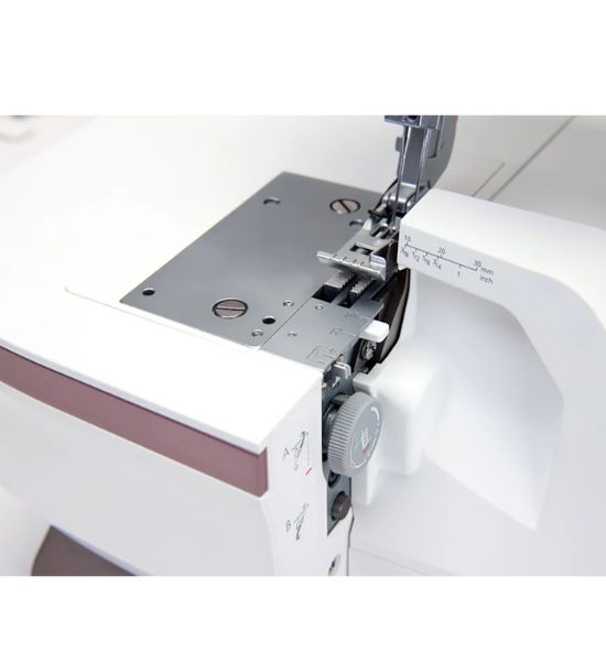 HUSQVARNA® VIKING® AMBER™ Air S | 500 Coverlock Machine