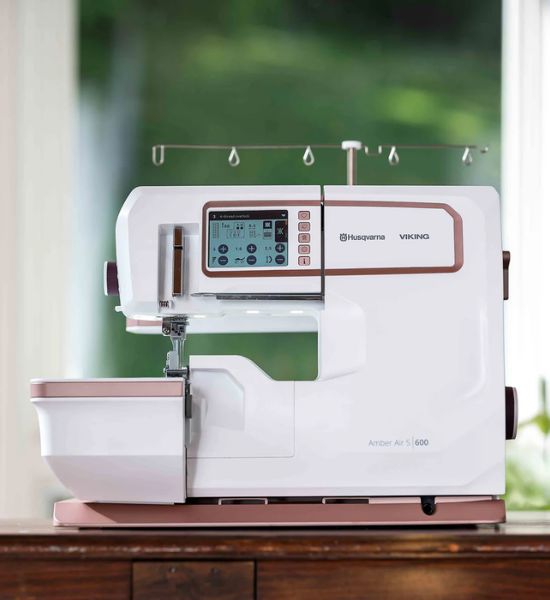 Refurbished HUSQVARNA® VIKING® AMBER™ Air S | 600 Coverlock Machine