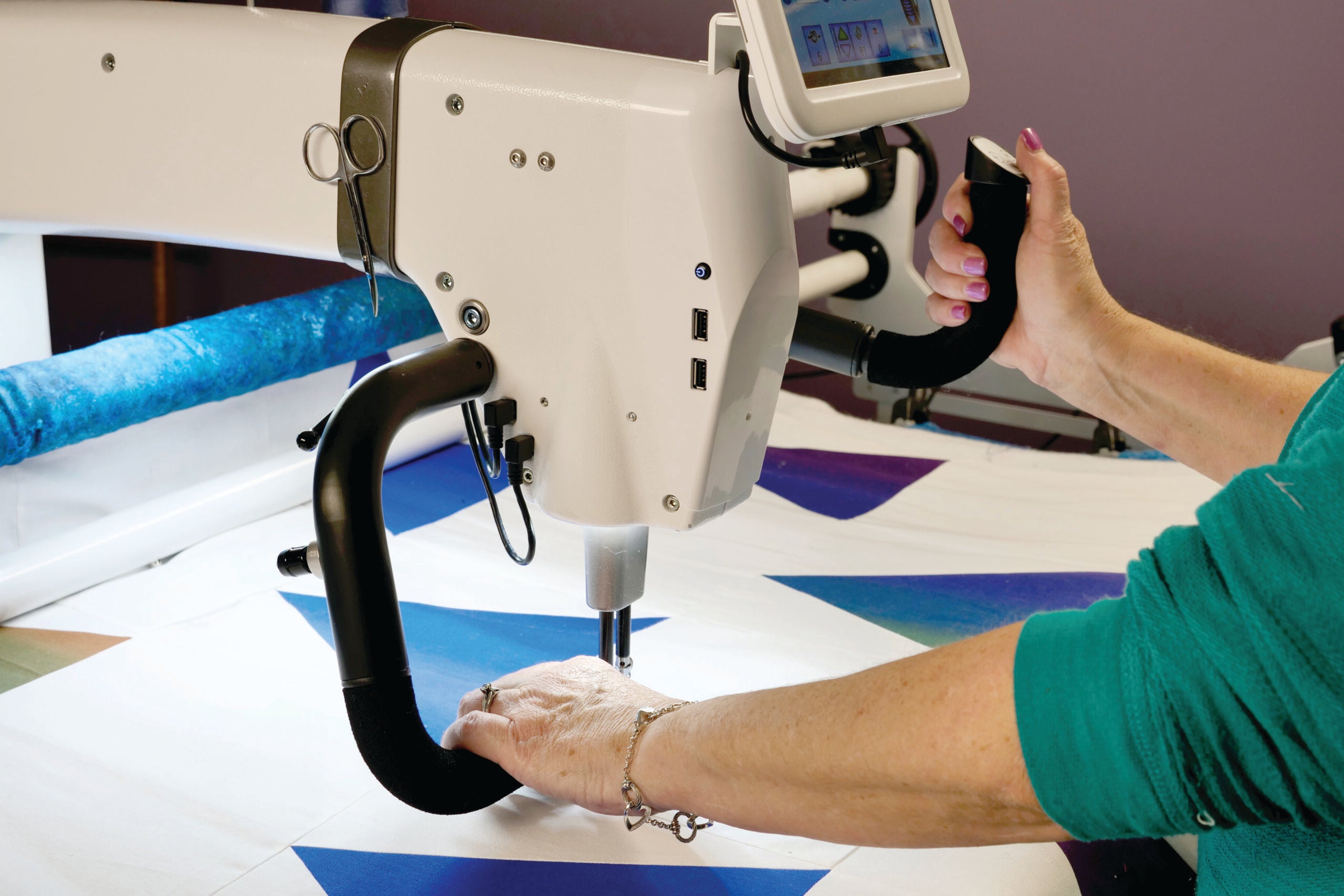 HQ Amara 20-Inch Longarm Quilting Machine
