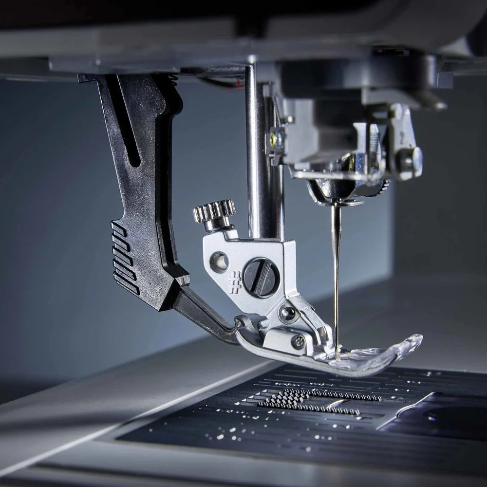 PFAFF® quilt expression™ 725 Sewing Machine