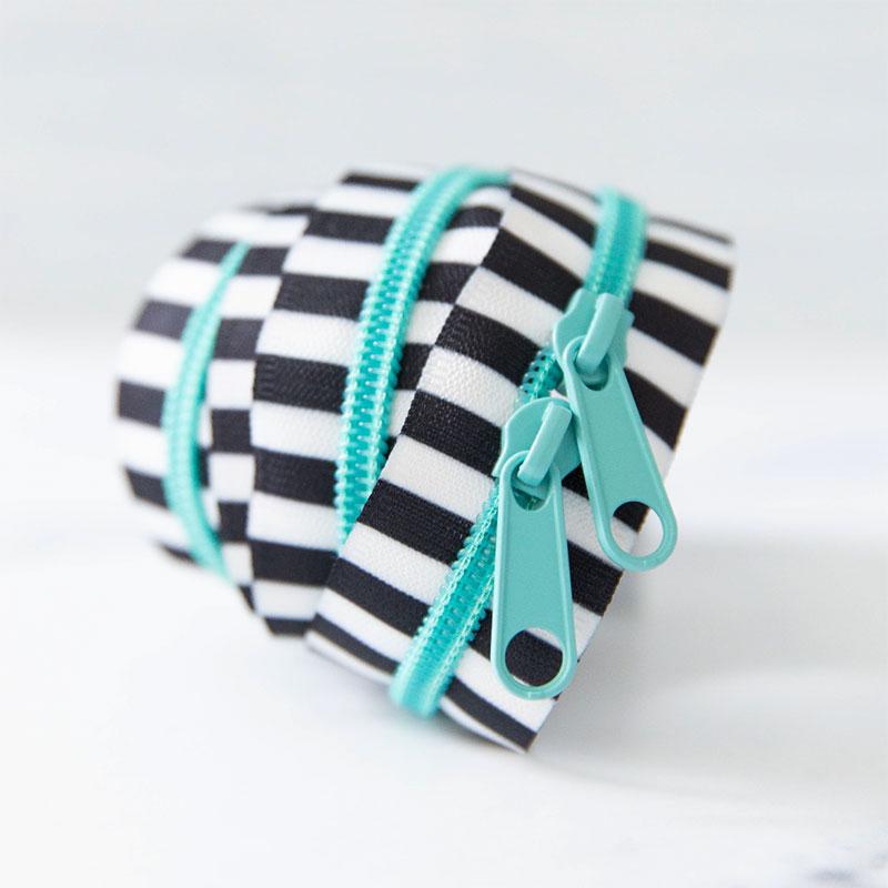 Black & White 30" Zipper Caribe