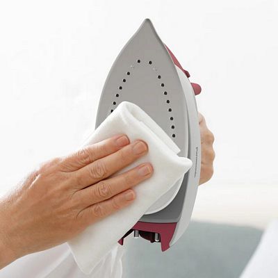 Cordless Quilters Compact Iron Red