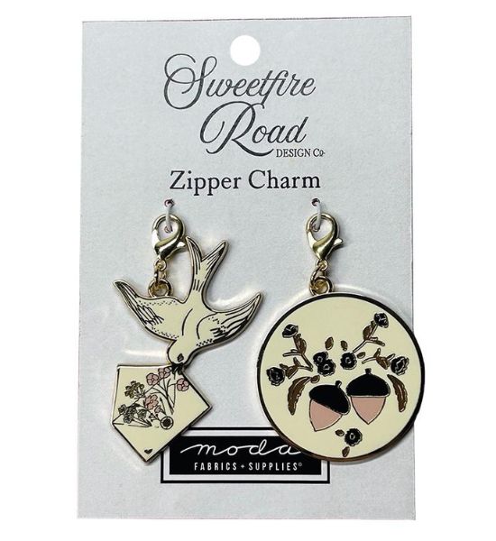 DOVE AND ACORN ZIPPER PULL