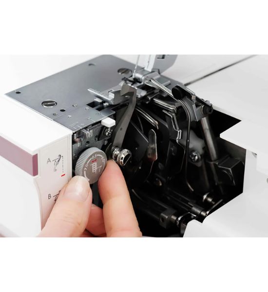 Refurbished HUSQVARNA® VIKING® AMBER™ Air S | 500 Coverlock Machine