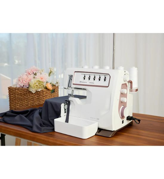 Refurbished HUSQVARNA® VIKING® AMBER™ Air S | 500 Coverlock Machine