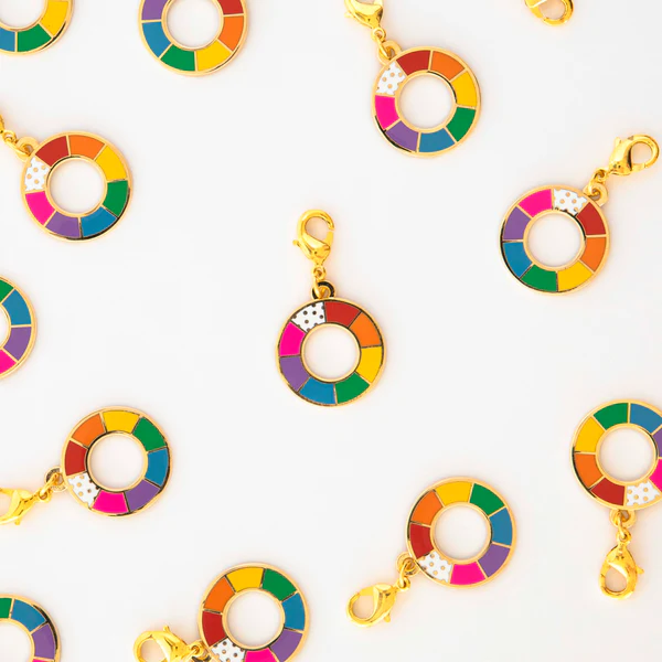 COLOR WHEEL ZIPPER CHARM
