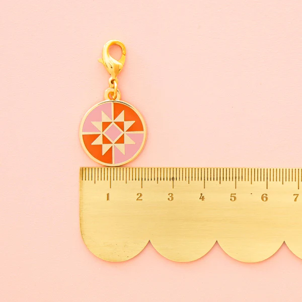ROUND QUILT STAR ZIPPER CHARM